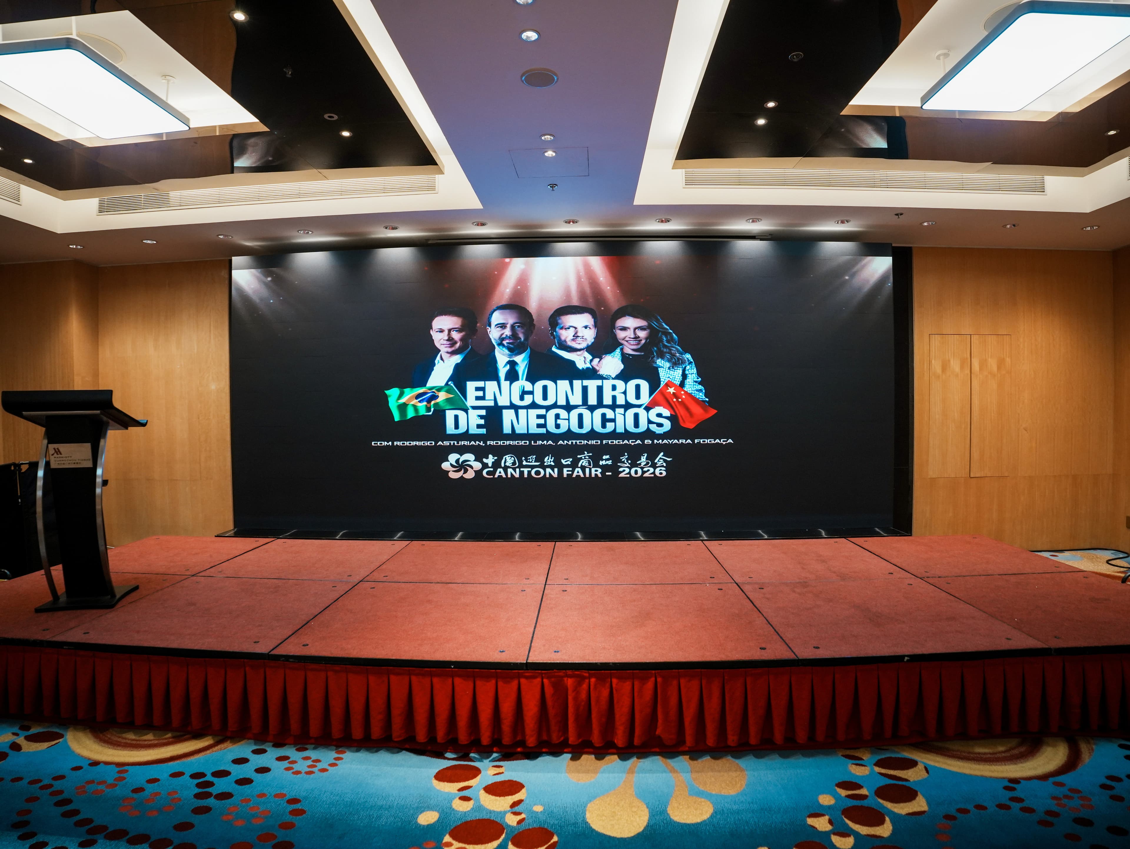 Palco preparado para o último encontro de negócios
